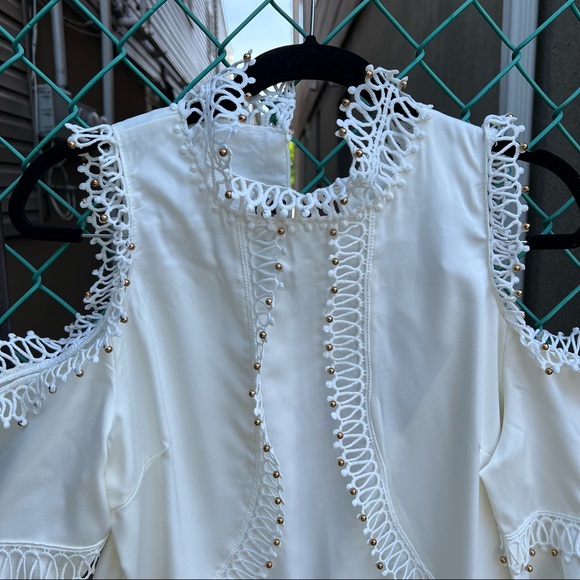 White Cold Shoulder Dress with gold pearls M - Picture 3 of 14